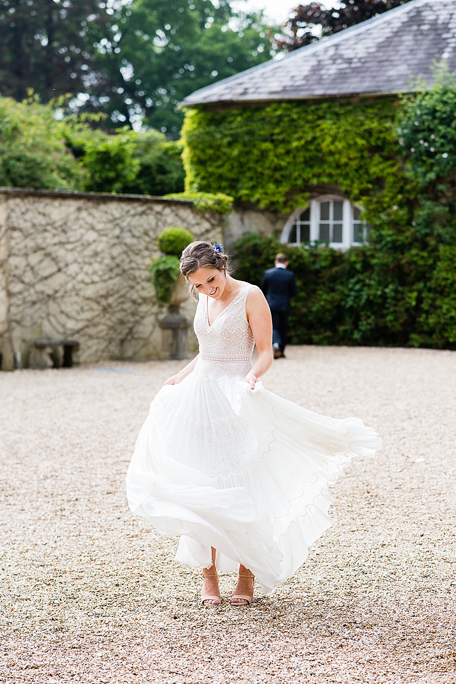 Elegant and summery Northbrook Park wedding with Fiona Kelly Photography (26)